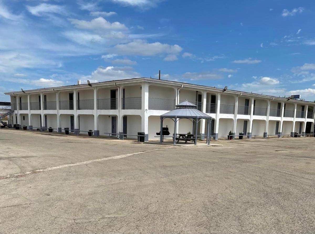 Dilley Executive Inn المظهر الخارجي الصورة