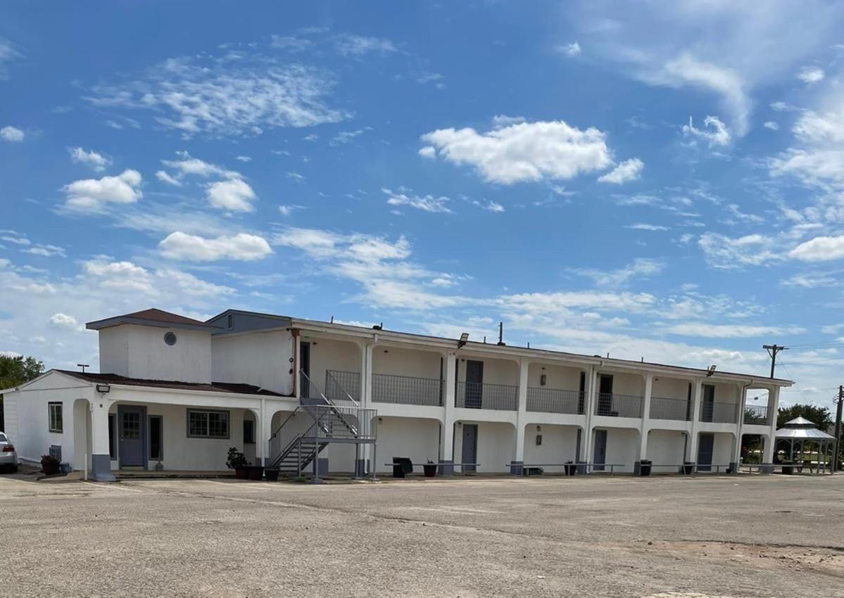 Dilley Executive Inn المظهر الخارجي الصورة